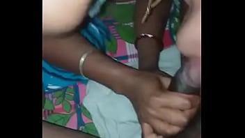 jovem vagabunda apertado gueto adolescente negro africano montando galo turista em vídeo pornô caseiro