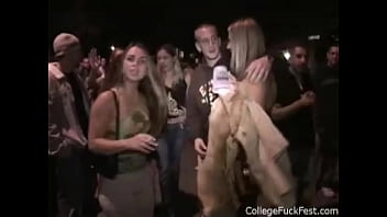 hot big tit teen nhận được một chiếc bánh kem từ xvideo khiêu dâm tự chế bf của cô ấy