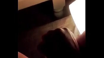 adolescente branco magro com bota sendo fodido em pornografia caseira