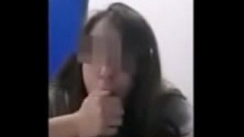 adolescente loira amadora com um pornô de buceta peluda