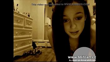 thiếu niên tóc nâu xinh đẹp mút tinh ranh và nhận khuôn mặt tại video khiêu dâm webcam tự chế nghiệp dư